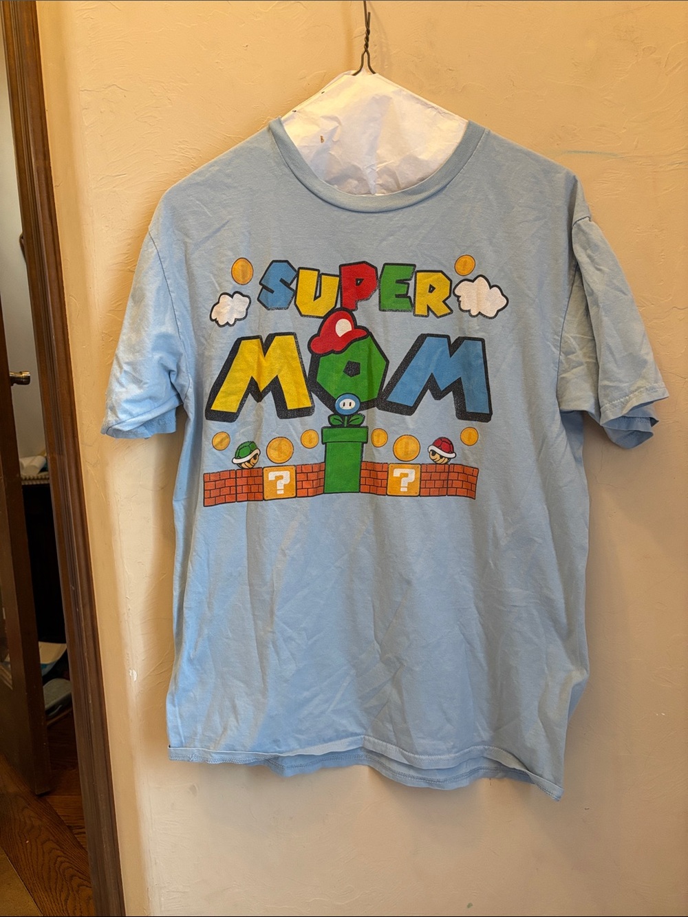 Graphic tee! Size medium